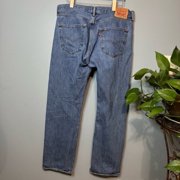 Levi's 501 Button Fly Jeans Denim Men's Blue. Size 36x32 (actual 35x30.5) - Picture 5 of 12